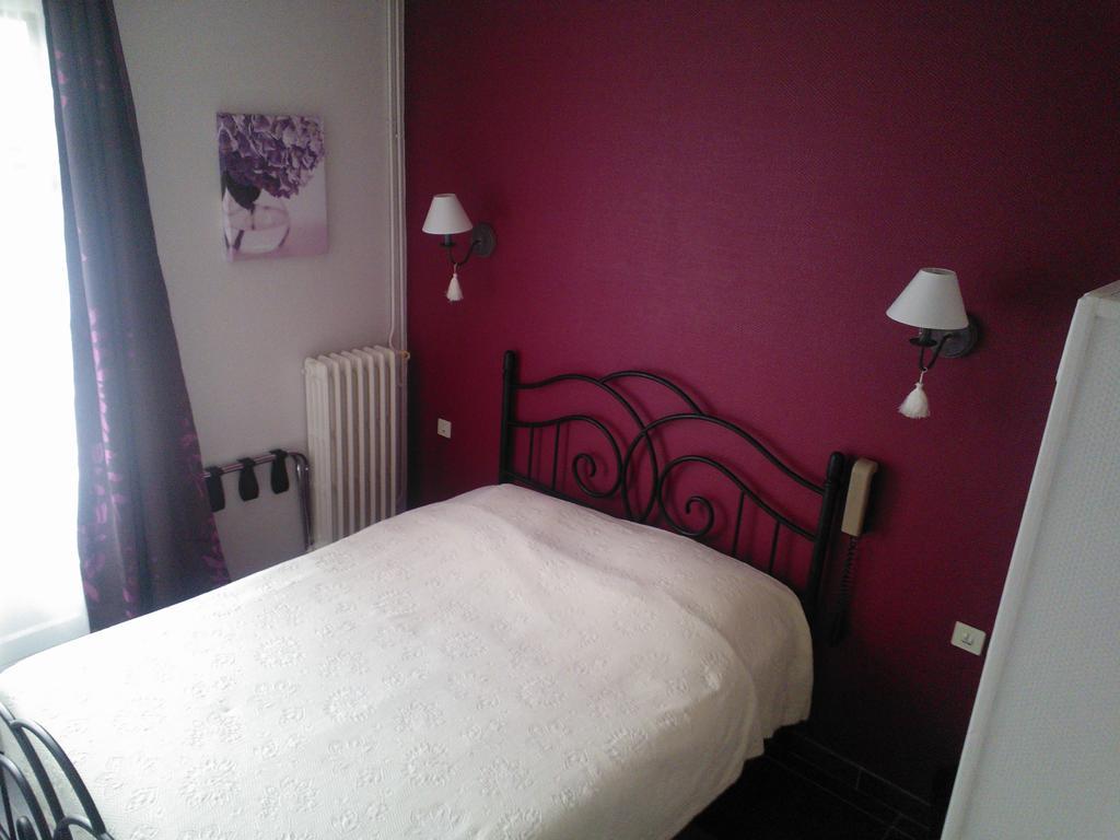 Logis Le Franco Belge Hotel Montherme Room photo